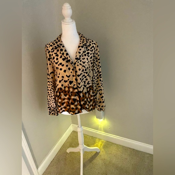 MANGO Women’s Satin Animal Print Blouse Size 4 - Picture 2 of 3